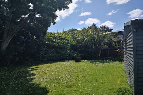 Photo of property in 28 Windrush Close, Mangere, Auckland, 2022