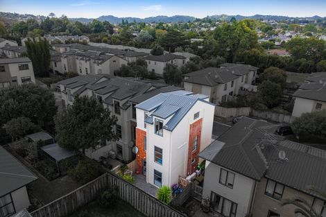 Photo of property in 7 Barnea Circle, Glen Eden, Auckland, 0602