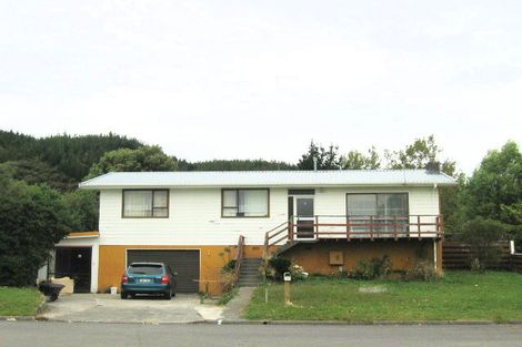 Photo of property in 22 Edelweiss Grove, Timberlea, Upper Hutt, 5018