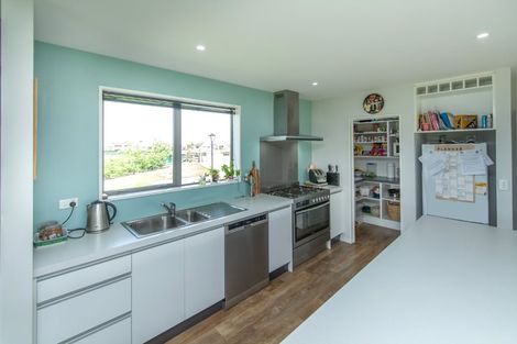 Photo of property in 18 Whitcombe Place, Darfield, 7571