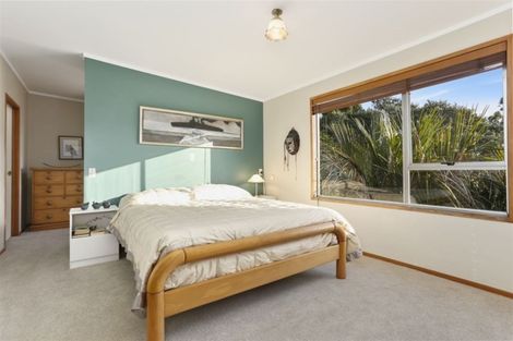 Photo of property in 138 Glenfield Road, Birkenhead, Auckland, 0626