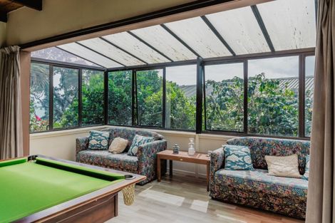 Photo of property in 11 Chelverton Terrace, Red Beach, 0932