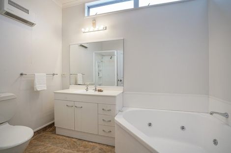 Photo of property in 6 Centennial Drive, Hokowhitu, Palmerston North, 4410