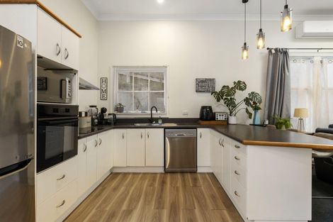 Photo of property in 28 Medway Street, Island Bay, Wellington, 6023