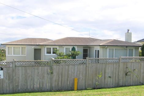 Photo of property in 966 East Coast Road, Northcross, Auckland, 0632