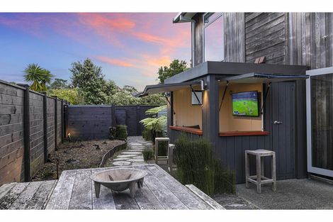 Photo of property in 11 Kelmore Place, Schnapper Rock, Auckland, 0632