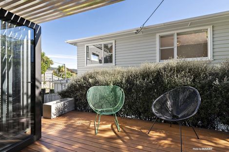 Photo of property in 115 Northland Road, Northland, Wellington, 6012