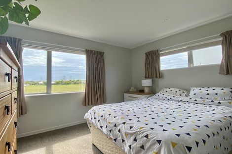 Photo of property in 38 Menin Gate Crescent, Broomfield, Christchurch, 8042