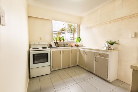 Photo of property in 2/200 Chivalry Road, Glenfield, Auckland, 0629