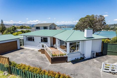 Photo of property in 16 Mana View Road, Paremata, Porirua, 5026