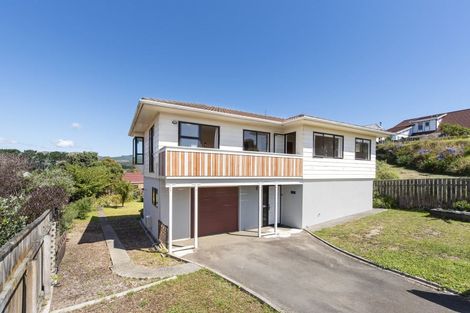 Photo of property in 37 Hicks Crescent, Waikanae Beach, Waikanae, 5036