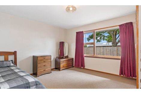Photo of property in 2/120a Wainoni Road, Avondale, Christchurch, 8061