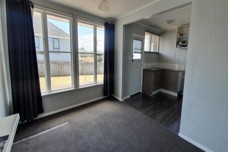 Photo of property in 2 Tiki Street, Castlecliff, Whanganui, 4501