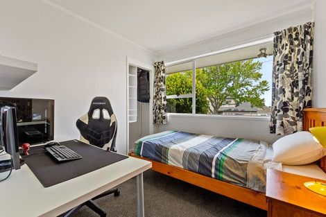 Photo of property in 1/56 Sunnynook Road, Sunnynook, Auckland, 0620