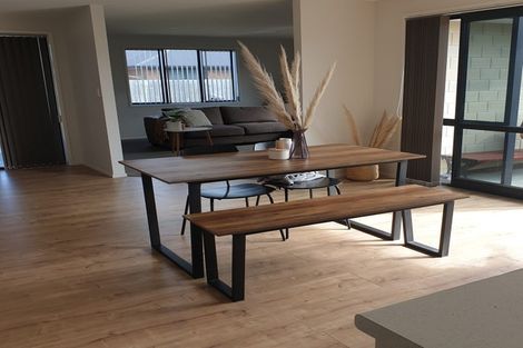 Photo of property in 14 Modello Lane, Waiuku, 2123