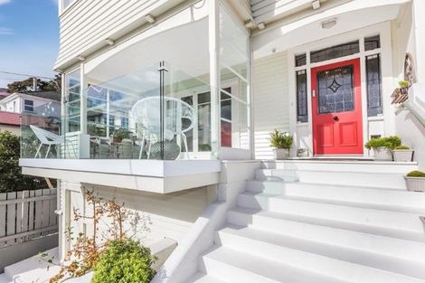 Photo of property in 48 Hawker Street, Mount Victoria, Wellington, 6011