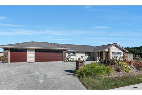 Photo of property in 19-21 Kauri Drive, Kumeu, 0810