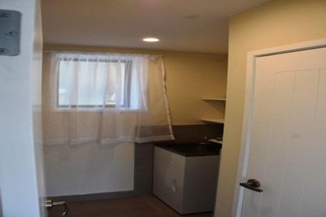 Photo of property in 2b Grenadine Place, Unsworth Heights, Auckland, 0632