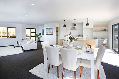 Photo of property in 2 Okoreka Road, Glenbrook, 2681