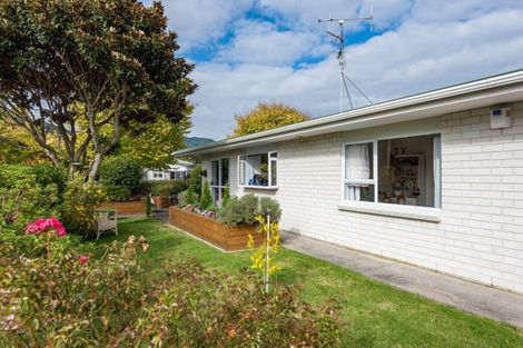 Photo of property in 2 Te Uruhi Grove, Paraparaumu, 5032