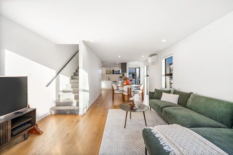 Photo of property in 3/111 Hobsonville Road, West Harbour, Auckland, 0618