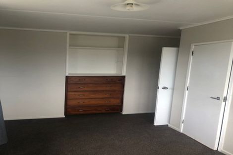 Photo of property in 6 Taipari Road, Te Atatu Peninsula, Auckland, 0610