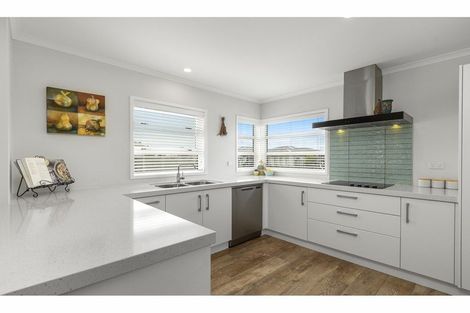 Photo of property in 57 Awataha Crescent, Pyes Pa, Tauranga, 3110