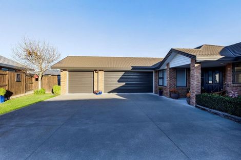 Photo of property in 18 Medallion Court, Kelvin Grove, Palmerston North, 4414
