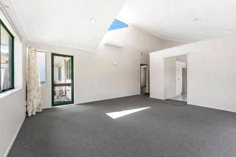 Photo of property in 2/52 Donald Street, Stanmore Bay, Whangaparaoa, 0932