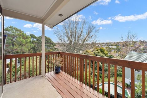 Photo of property in 19 Robin Lane, Browns Bay, Auckland, 0630