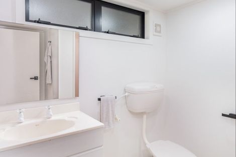 Photo of property in 21 Waiparemo Crescent, Pukawa Bay, Turangi, 3381