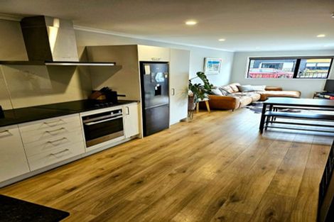 Photo of property in 8 Whakato Avenue, Kumeu, 0810