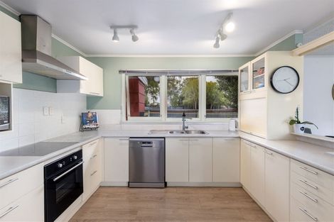 Photo of property in 15 Tralee Place, Bishopdale, Christchurch, 8053