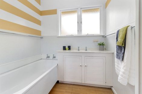 Photo of property in 11 Regent Street, Silverdale, Hamilton, 3216