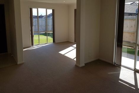 Photo of property in 8 Kamahi Place, One Tree Point, 0118