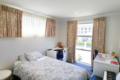 Photo of property in 36 Bluff Road, Kenepuru, Porirua, 5022