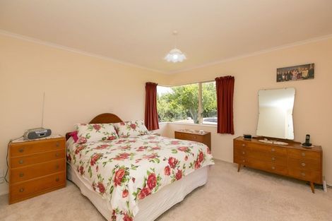 Photo of property in 12 Sequoia Grove, Merrilands, New Plymouth, 4312