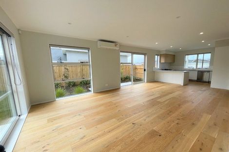 Photo of property in 20 Onekura Street, Red Beach, 0932