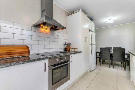 Photo of property in 15 Astor Place, Manurewa, Auckland, 2102