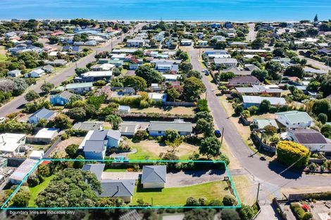 Photo of property in 22 Hohiria Street, Waikanae Beach, Waikanae, 5036