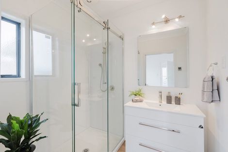 Photo of property in 35 Lake Crescent, Hamilton Lake, Hamilton, 3204