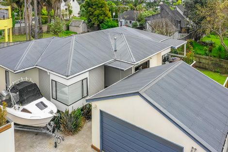 Photo of property in 1/47 Knights Road, Rothesay Bay, Auckland, 0630