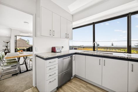 Photo of property in 2/11 Hauraki Road, Hauraki, Auckland, 0622