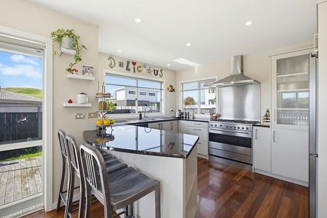 Photo of property in 60 Saint Ives Drive, Camborne, Porirua, 5026