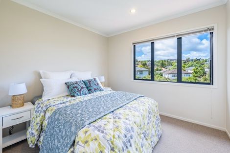 Photo of property in 5 Sonoma Crescent, Oteha, Auckland, 0632