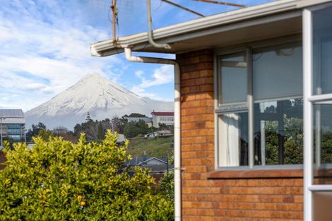 Photo of property in 2/256 Courtenay Street, Strandon, New Plymouth, 4312
