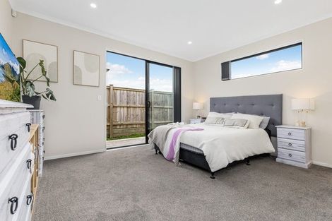 Photo of property in 2 Poutawa Lane, Clarks Beach, 2122