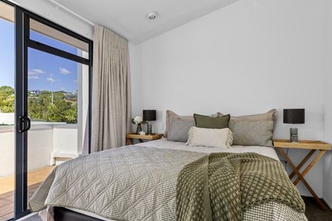 Photo of property in 2/227 Lake Terrace, Waipahihi, Taupo, 3330