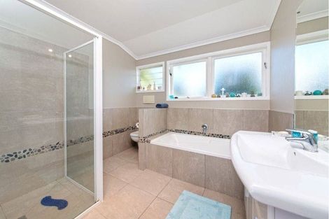 Photo of property in 58 Renata Crescent, Te Atatu Peninsula, Auckland, 0610