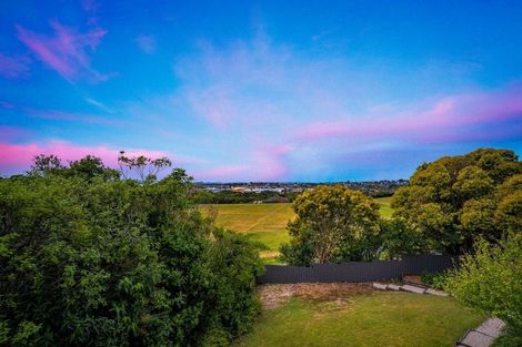 Photo of property in 11 Beauchamp Drive, Massey, Auckland, 0614